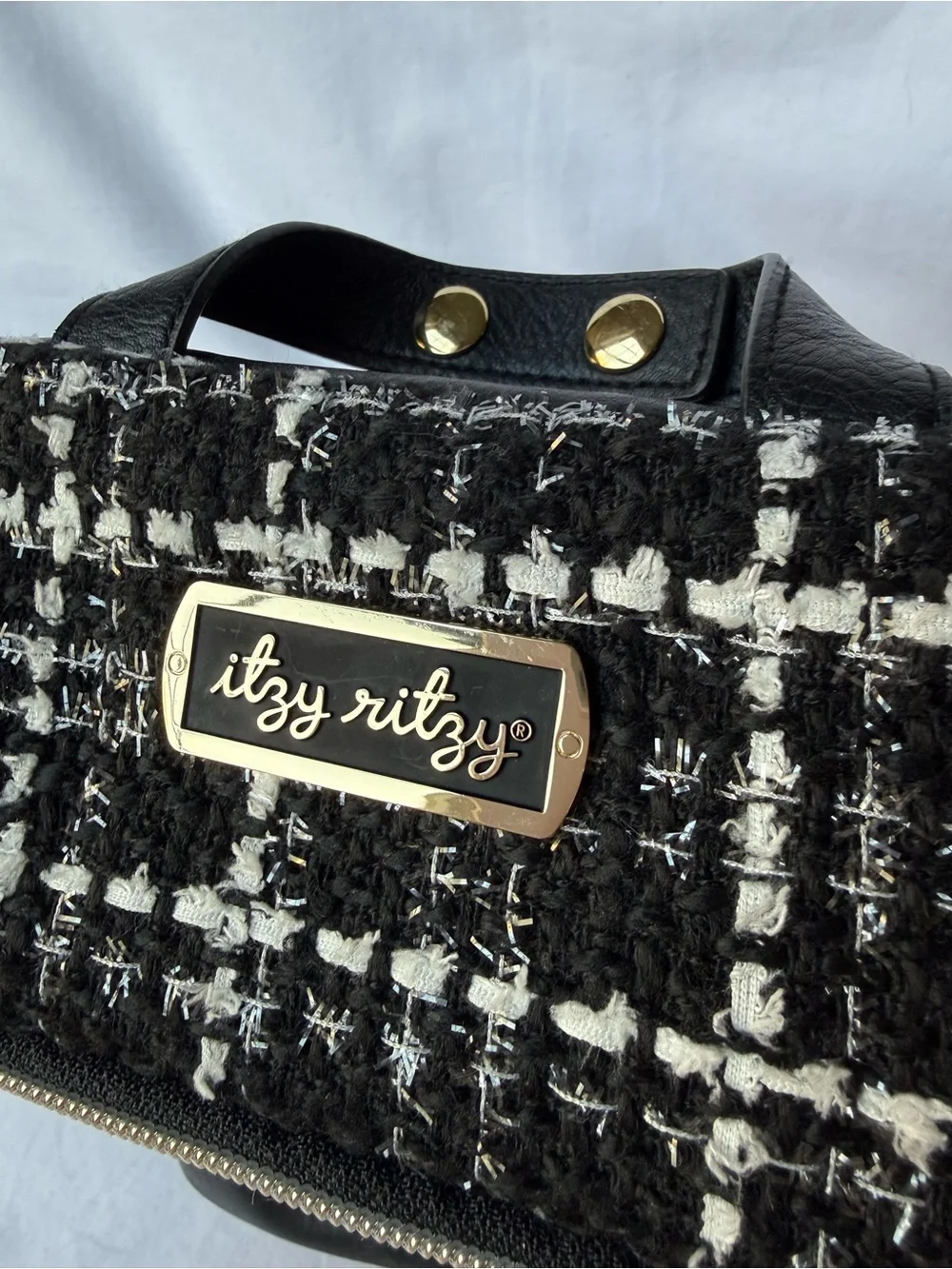 Itzy Ritzy chic black